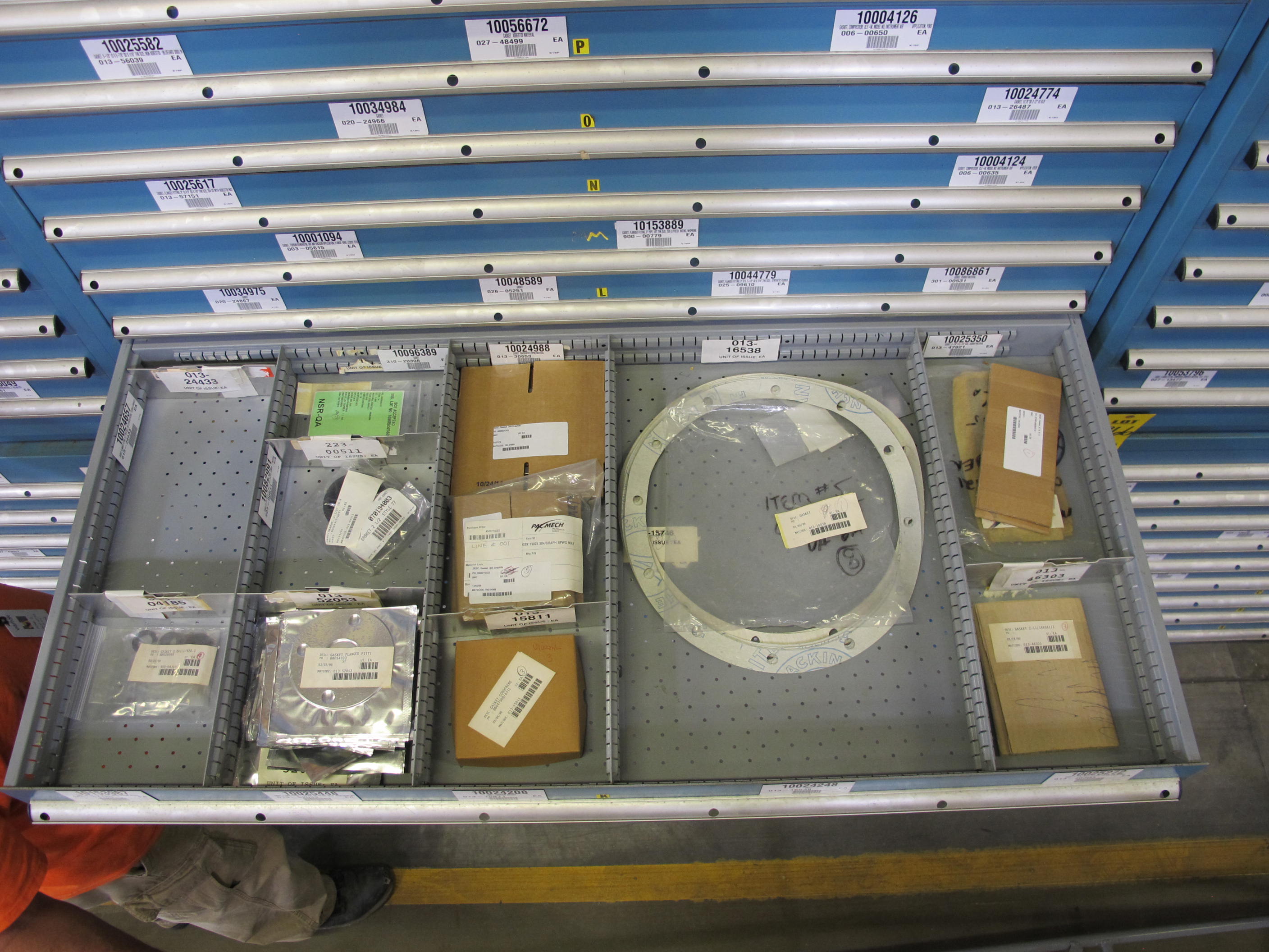 LISTA HEAVY DUTY 9-DRAWER PARTS CABINET W/ CONTENTS (W-50) LOADING & HANDLING FEE $25-